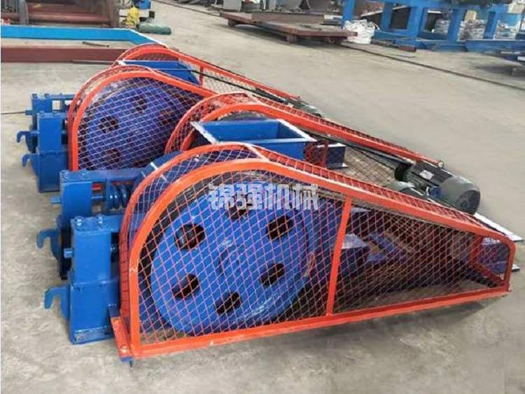 雙對輥式破碎機(jī),環(huán)保型對輥破碎機(jī)(圖1) 雙對輥式破碎機(jī),環(huán)保型對輥破碎機(jī)(圖1)